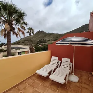 Cheerful 3 Bedroom Town House With Garage Tegueste